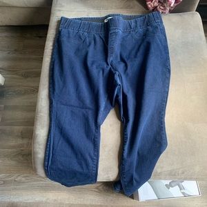 Old navy pull on elastic waist band size 28